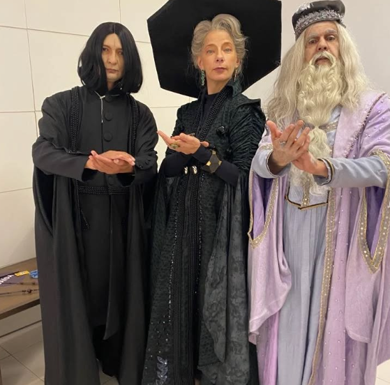 Cintia Drucker performing in a magical children's event